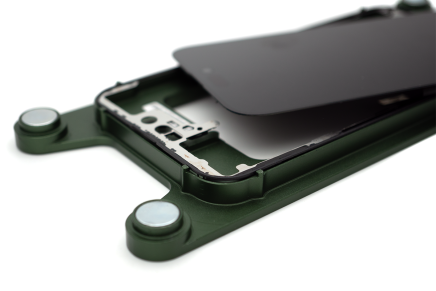 Поклейка рамки крепления дисплея