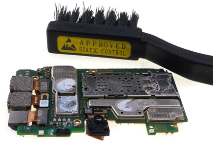 Чистка телефона после попадания влаги